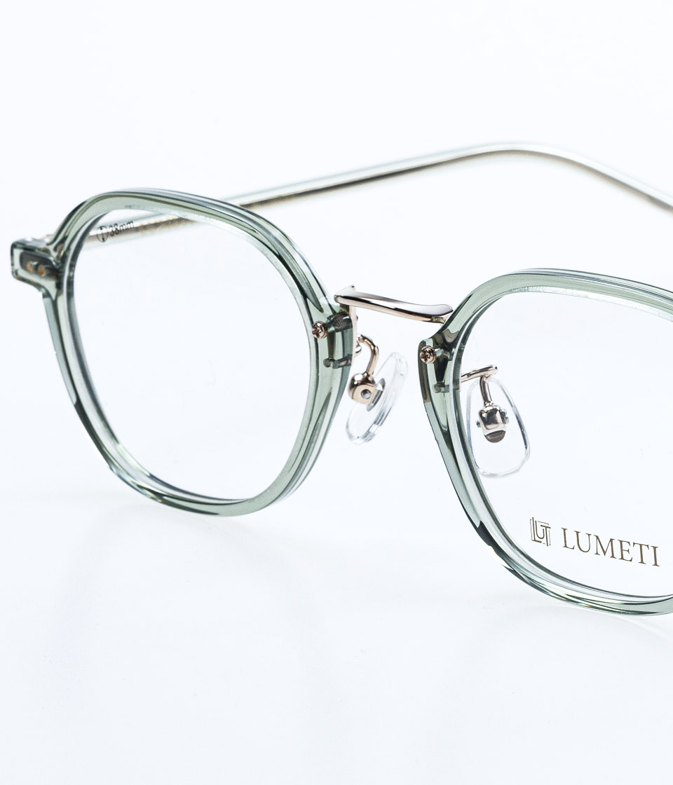 LUMETIのメガネ